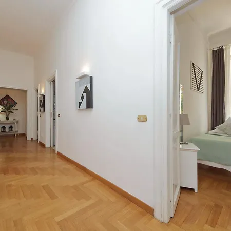 Apartamento Luxury Apartment For 10 Central Vaticano S'Peter Basilica Aircond Netflix - Sky Wifi