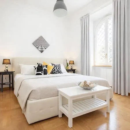 아파트 Luxury For 10 Vaticano S'peter Basilica Aircond Netflix - Sky Wifi *